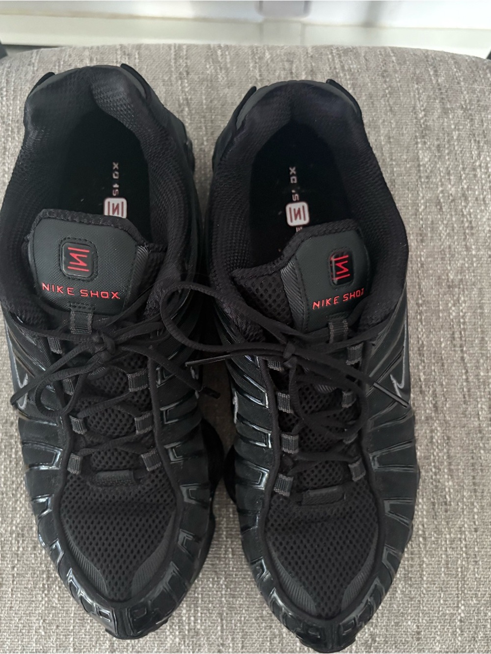 Nike Shox Men’s All-Black Athletic Running Shoes - Picture 2 of 4